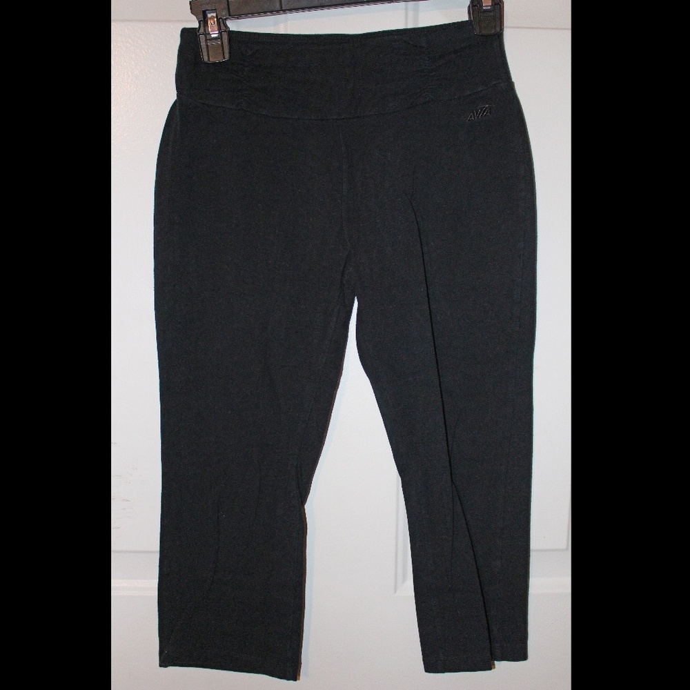 Sports Workout Shorts Capri Performance Avia